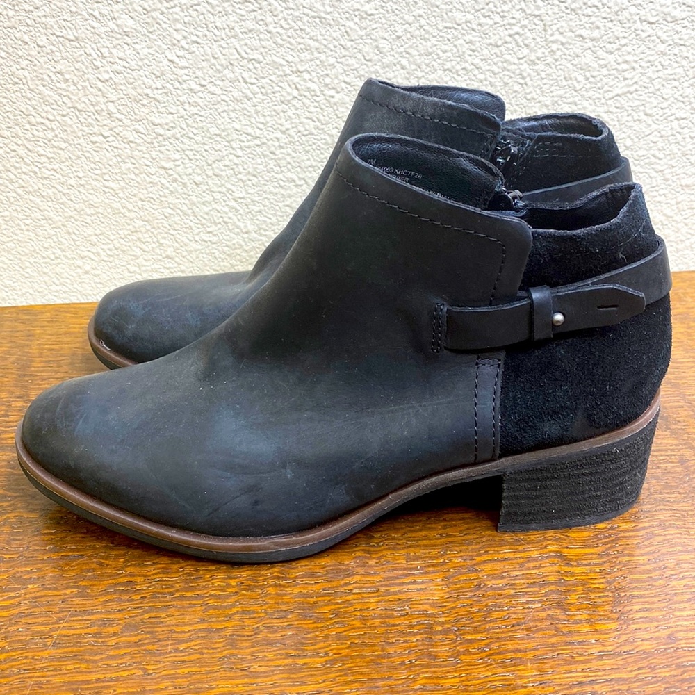Korks Ankle Boots Size 7 NWOT